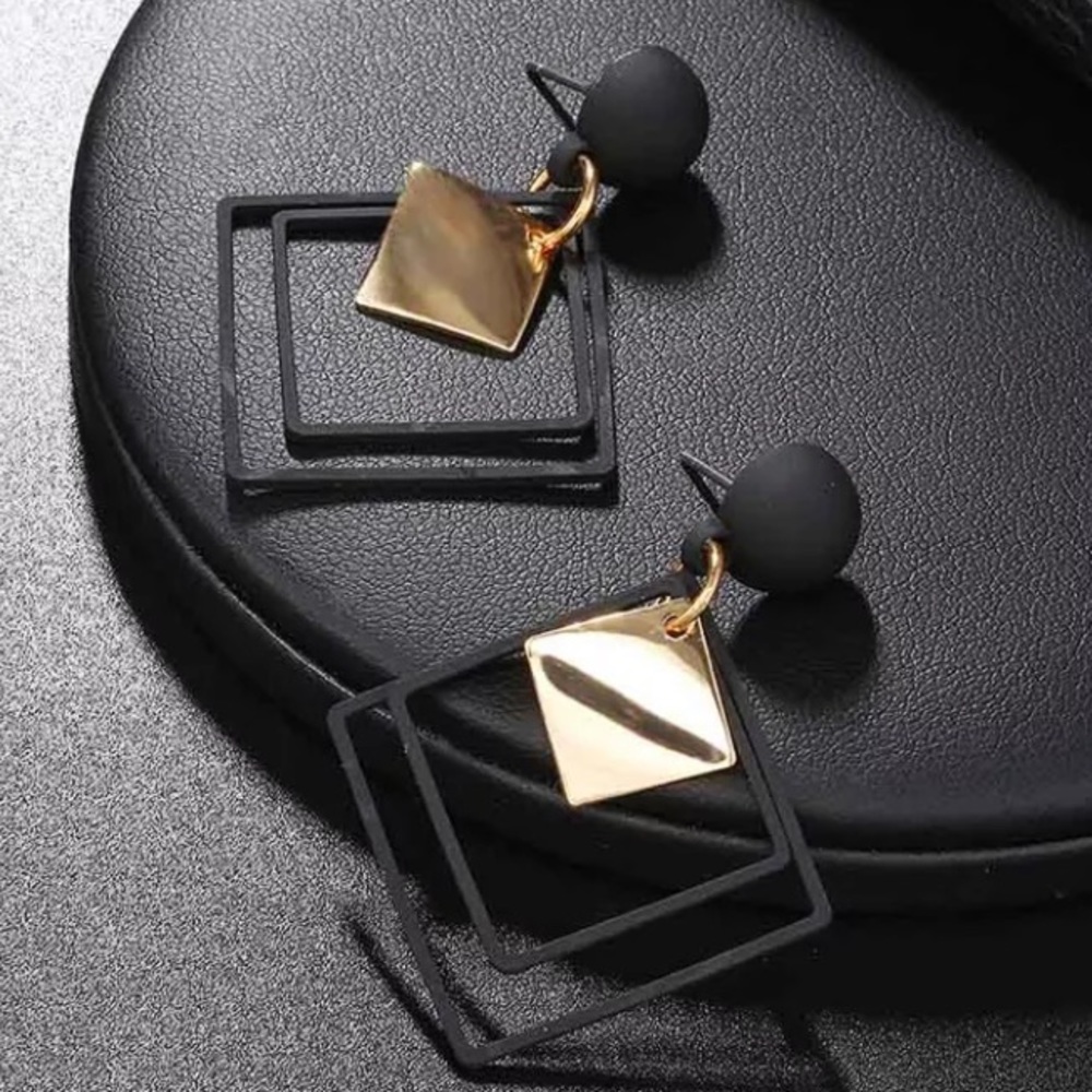 NWOT geometric black/gold earrings - Picture 2 of 3